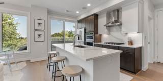 635 Slaters Ln Gallery 4