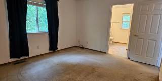 Beautiful CK School District Home Backing to Greenbelt – Pets Negotiable! Gallery 14