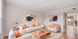 2 bedroom Condo Located in a Gated Community Gallery 1