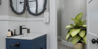Elegant Renovation! HUGE 1 Bed 1 Bath Available Now! Gallery 35