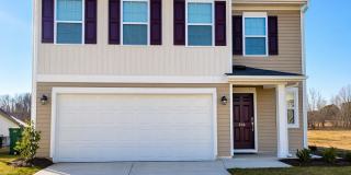 Wonderful Five Bedroom Home Located in a Cozy Neighborhood! Gallery 1