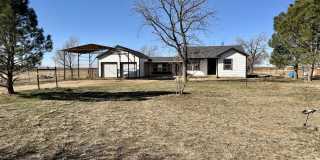 So Peaceful! Adorable Farmhouse 3/2/2 on almost 2 Acres with Bonus Room and Minutes from Buffalo Lake! Gallery 1