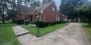 Unique Lyndon area 4 bedroom home with multiple common areas Gallery 80