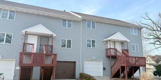 Updated Townhouse near Downtown Bloomington! Gallery 1