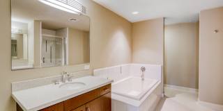 5550 Wilshire at Miracle Mile by Windsor Gallery 37