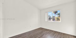 3385 Northeast 10th Street Gallery 12