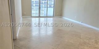 5825 Collins Ave Gallery 17