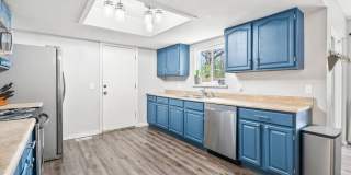 Spacious 3 Bedroom Townhouse-Style Condo Near Buckley SFB Gallery 10