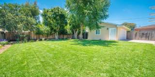 Private Newport Beach Cul-de-Sac Home Gallery 45