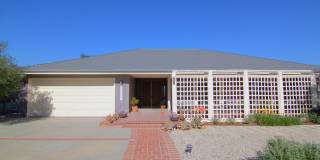Architect’s Dream with Panoramic Valley Views in Private Calabasas Cul-de-Sac Gallery 4