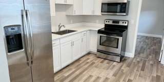 New Remodeled - 3 Bedroom 2 Bath Duplex - 2 Assigned Parking Spaces Gallery 1