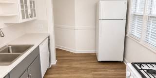 Lower 2 Bedroom Duplex Great Location! Gallery 17