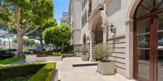 9249 Burton Way Gallery 25
