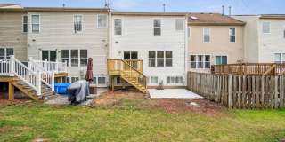 Spacious & Bright 3bd/2.5 brick front TH in Sterling, VA! Gallery 21
