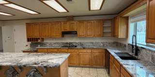 Hard to find 3 Bdrm, 2 Bath home in Harbor isles on the canal 2 miles to Sky Lakes Medical Ctr and OIT Hard to find 3 Bdrm, 2 Bath home in Harbor isles on the canal 2 miles to Sky Lakes Medical Ctr and OIT Gallery 4