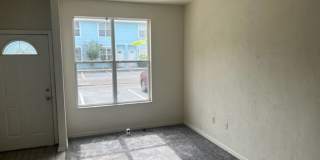 Spacious townhome in Kensington North Gallery 4