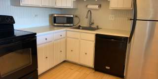 2 Bedroom 1 Bath Condo With Tons of Character and Amenities! Gallery 7