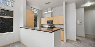 Spacious 2BR/1.75BA Condo in Convenient Location (Central District) Gallery 9