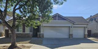 Spacious 4 bedroom home near River Oaks Golf Course Gallery 1