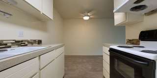 Conveniently located South Kirkland near Downtown-Laurel Park Gallery 8