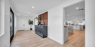 Meticulously renovated single-story contemporary estate Gallery 3