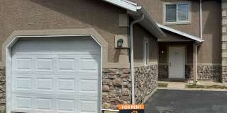 3 bedroom 2.5 Bath Townhouse-Small Dogs Allowed Gallery 1