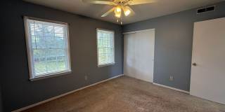 Nice 2 bedroom,  1.5 bath townhouse Gallery 9
