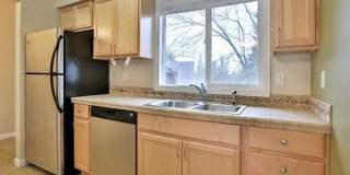 Light & Bright 2 Bed 1 Bath Condo! Gallery 7