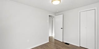 Gorgeous 2 bedroom house in West Mifflin available July 10! Gallery 9