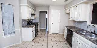 Available July 1st: Spacious 3 Bed, 2 Bath Ready for You! Gallery 4