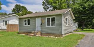 1 Bedroom | 1 Bathroom | House with Carport | Located on a Quiet Street| Lawn Care and Trash Included | PETS WELCOME Gallery 1