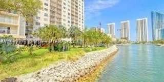 400 Kings Point Dr Gallery 12