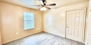 Three Bedroom Apartment with Spacious Dining and Living Area Gallery 12