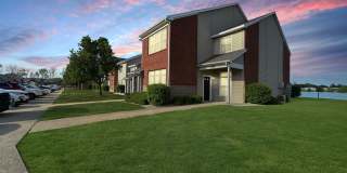 Grand Lakeside Escape: Spacious 3-Bedroom Retreat in Lakeshore Community Gallery 1