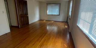 4 bedroom 1 1/2 bath single family house with yard. Gallery 43