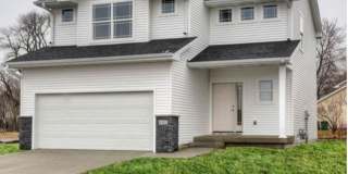 Beautiful 4 Bedroom Home! BRAND NEW CARPET!! Gallery 1