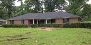 Spacious 3 bed 2 bath home in Town and Country Subdivision Gallery 1
