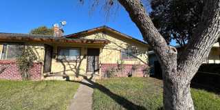 $3495 - Remodeled 3 bed, 1 bath duplex near Gilroy Highschool Gallery 1