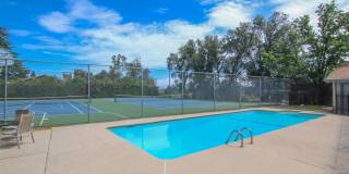 2 Bedroom Condo for Rent in Redding CA with Pool, Tennis Courts, Garage | The Bluffs Gallery 24