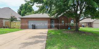 Large 3 Bed | 3 Bath | Jenks Gallery 1