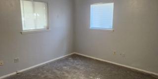 Very nice home located in the Eisenhower Village! NO PETS! Gallery 10