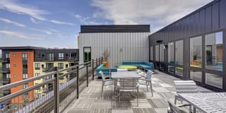 Be @ Axon Green Gallery 28