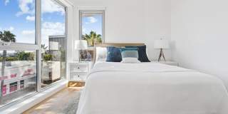 Evani 3223 Wilshire Gallery 44