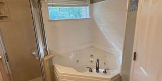 Spacious and well-maintained home located in the heart of Arlington! Gallery 12