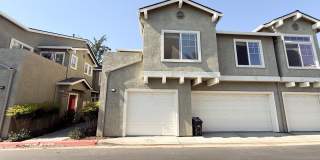 Well Maintained Two Bedroom Upper Unit Townhome in Copper Hill Community. Gallery 1