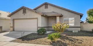 Stunning Modern 3 Bedroom Oasis w/ Vaulted  Ceilings, Large Pet Friendly Backyard & NO HOA! Gallery 1