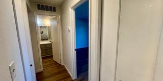 **$500 Move in Special**  Updated Spacious 1 bed/1 bath in Aurora Gallery 10