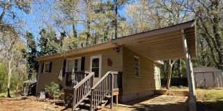 Cozy Two-Bedroom Furnished Bungalow Gallery 1