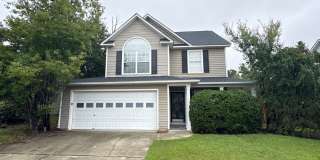 3 bedroom with fenced backyard Gallery 1