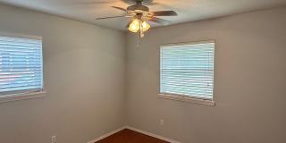 Cute 3 bed, 1 Bath in Central Edmond Gallery 9